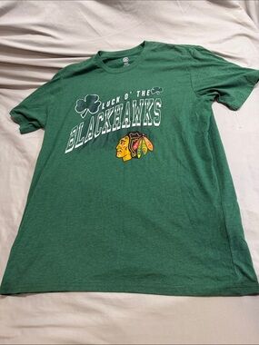 NHL Green 'Blackhawks' Shamrock Graphic Short Sleeve Tee
